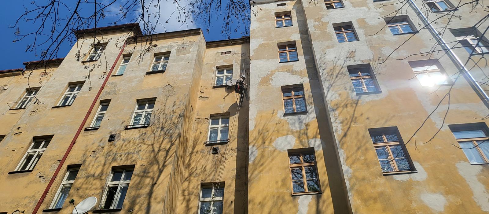 Výškové prce David Horvth - Oprava a ntr fasdy inovnho domu v Praze